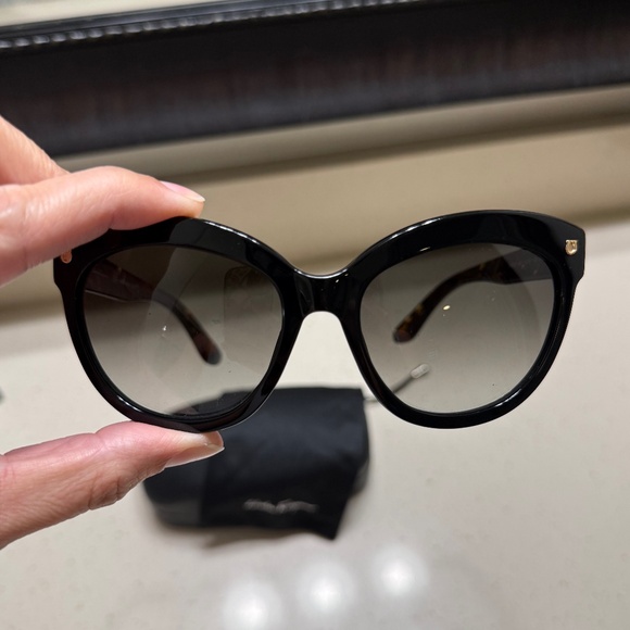 Salvatore Ferragamo women’s sunglasses - Like New - Picture 1 of 5